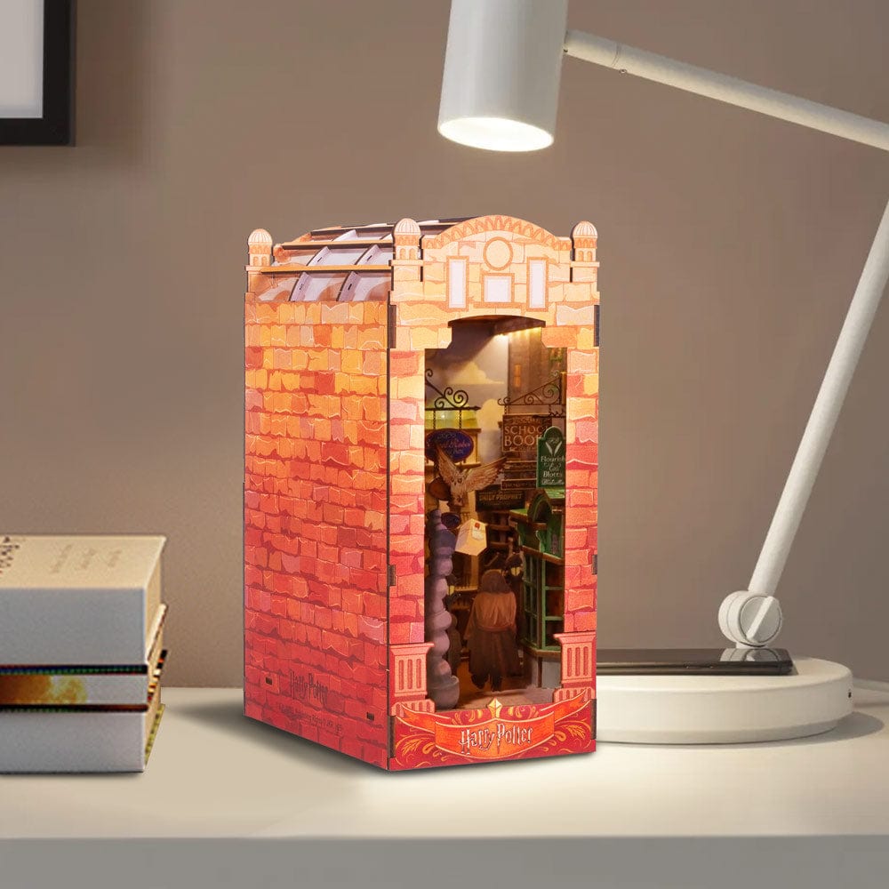 Book Nook Kits 237 Pieces | 25.7×11×17.1 cm (10.1" x 4.3" x 6.9") Harry Potter: Diagon Alley - DIY Book Nook Kit