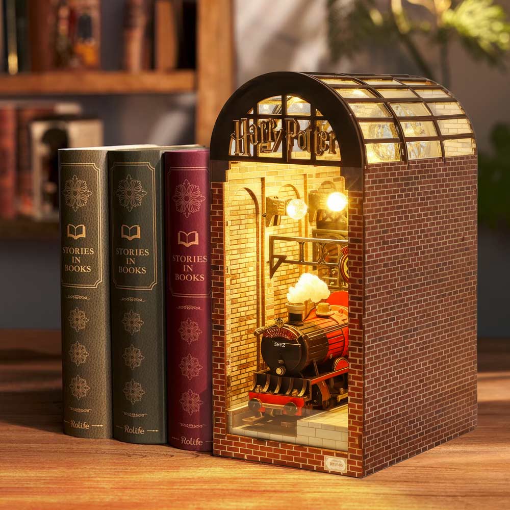 Book Nook Kits 344 Pieces | 25.5×11×18.0cm (10" x 4.3" x 7.1") Harry Potter: Platform 9¾: Hogwarts Express Station - DIY Book Nook Kit